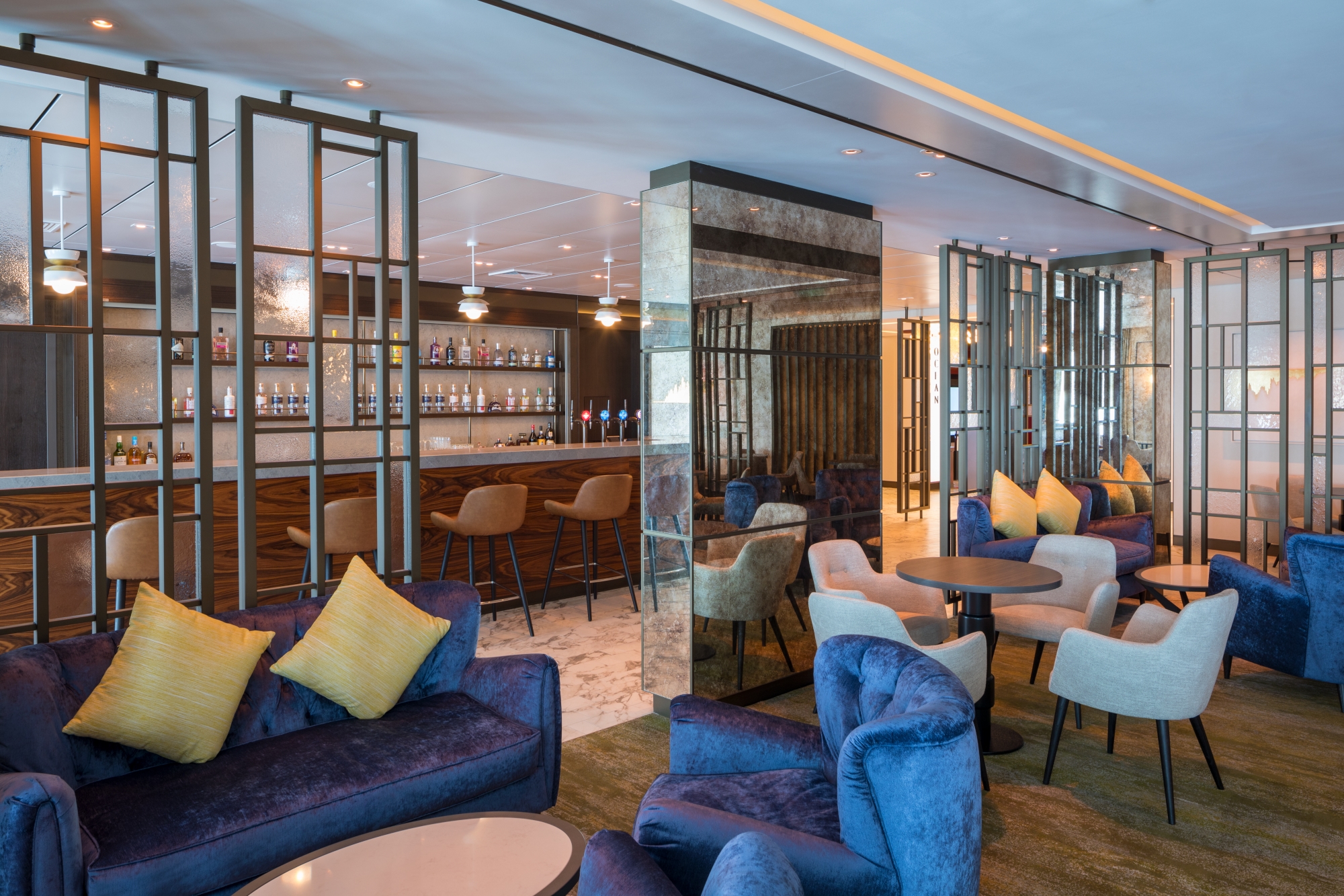 MyCruise P&O-Cruises Iona Offentlige-arealer Barer-lounger-atrium4